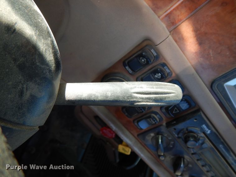 image for item DJ8102 2009 Peterbilt 384  semi truck