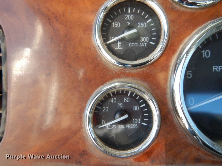 image for item DJ8102 2009 Peterbilt 384  semi truck