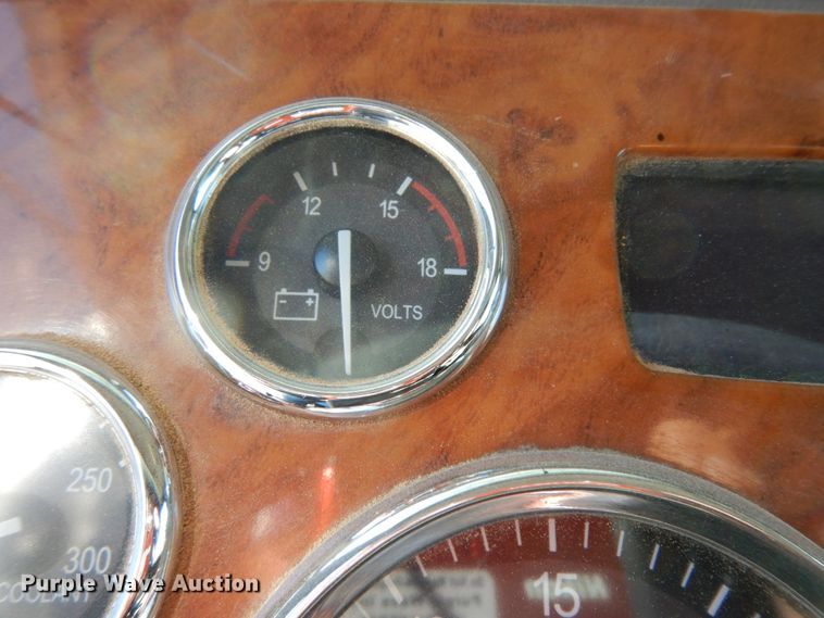 image for item DJ8102 2009 Peterbilt 384  semi truck