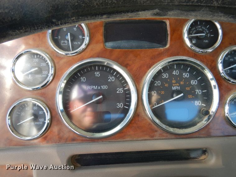 image for item DJ8102 2009 Peterbilt 384  semi truck