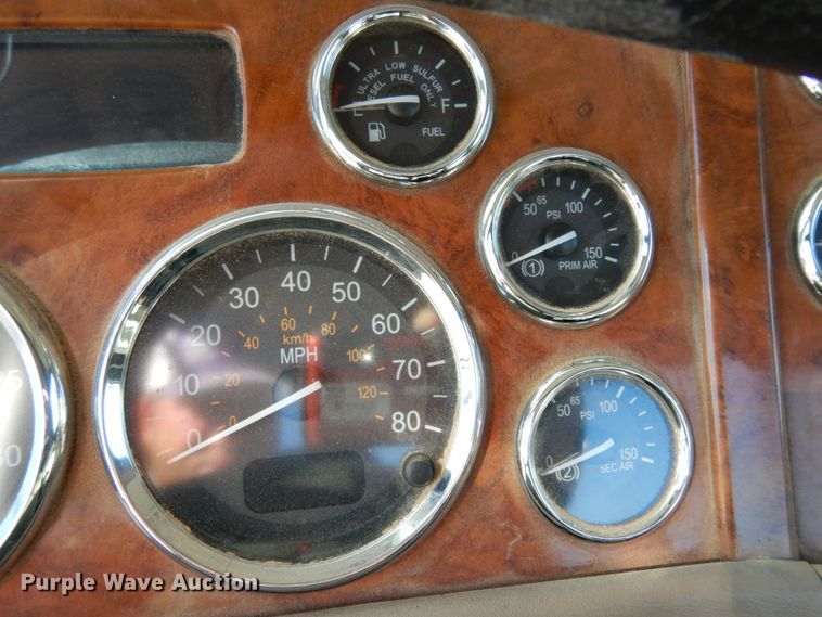 image for item DJ8102 2009 Peterbilt 384  semi truck