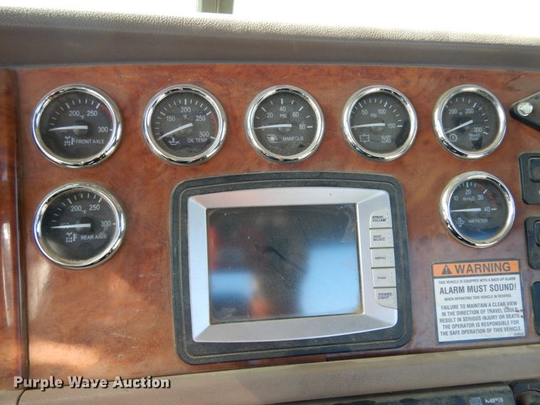 image for item DJ8102 2009 Peterbilt 384  semi truck