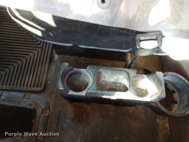 image for item DJ8102 2009 Peterbilt 384  semi truck