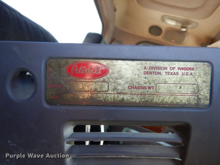 image for item DJ8102 2009 Peterbilt 384  semi truck