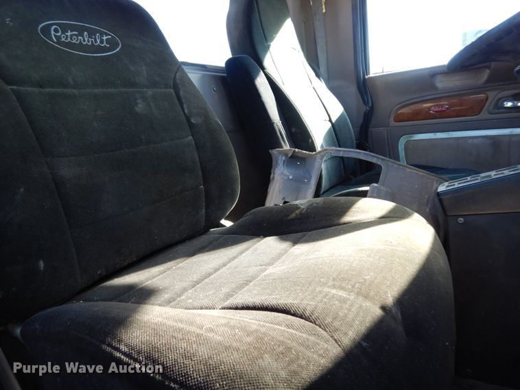 image for item DJ8102 2009 Peterbilt 384  semi truck