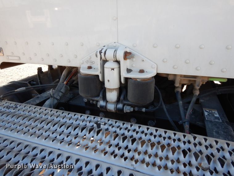 image for item DJ8102 2009 Peterbilt 384  semi truck
