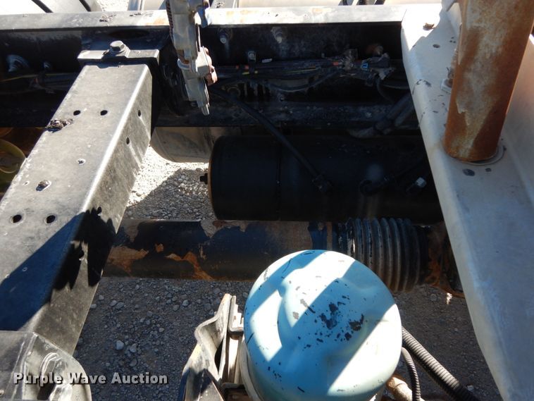 image for item DJ8102 2009 Peterbilt 384  semi truck