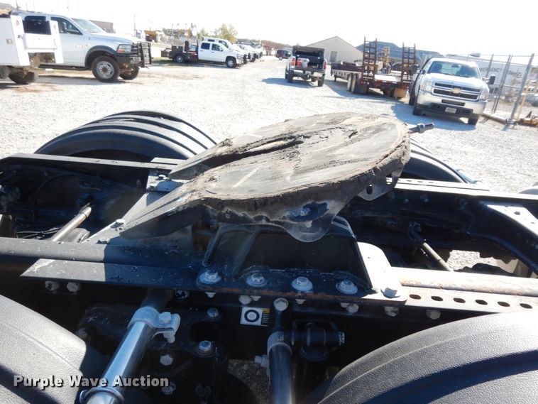 image for item DJ8102 2009 Peterbilt 384  semi truck