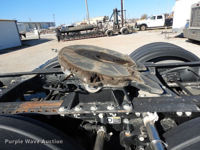 image for item DJ8102 2009 Peterbilt 384  semi truck