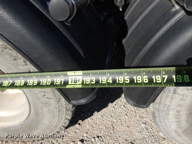 image for item DJ8102 2009 Peterbilt 384  semi truck