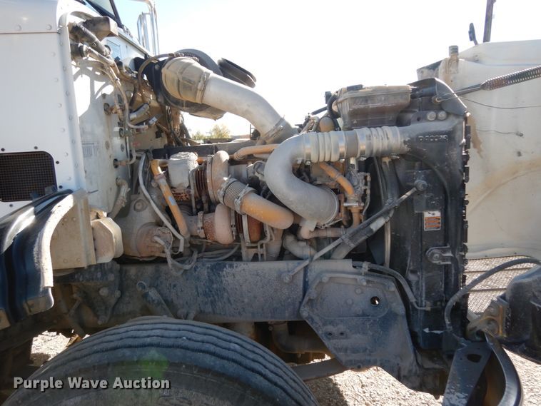 image for item DJ8102 2009 Peterbilt 384  semi truck