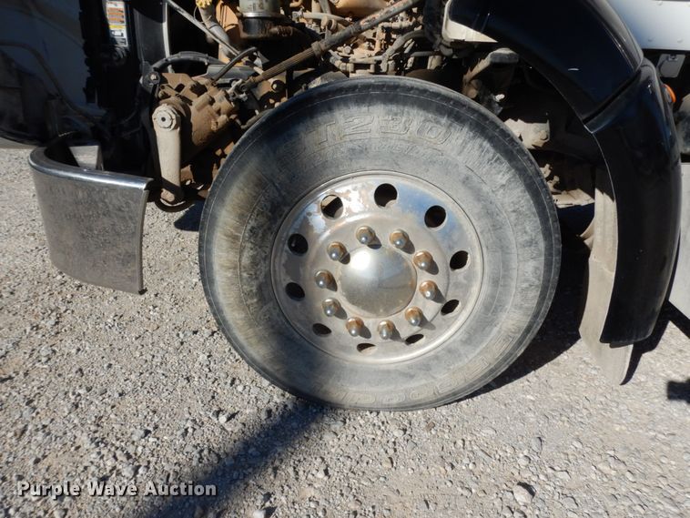 image for item DJ8102 2009 Peterbilt 384  semi truck