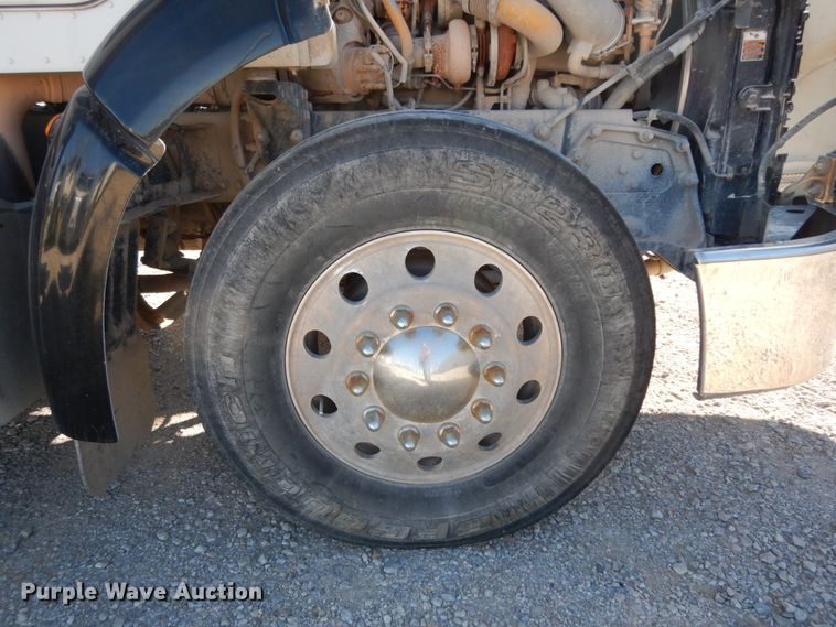 image for item DJ8102 2009 Peterbilt 384  semi truck