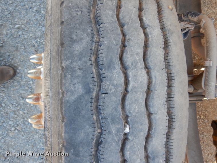 image for item DJ8102 2009 Peterbilt 384  semi truck