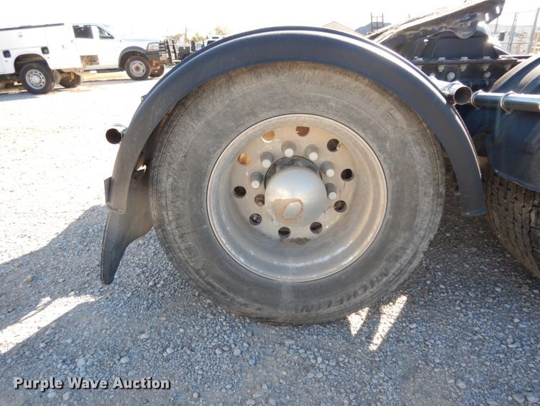 image for item DJ8102 2009 Peterbilt 384  semi truck