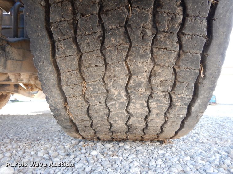 image for item DJ8102 2009 Peterbilt 384  semi truck