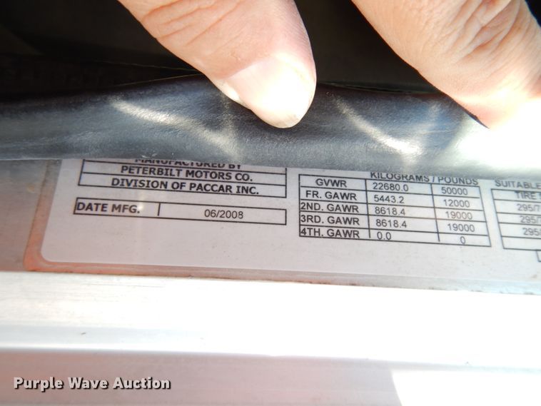 image for item DJ8102 2009 Peterbilt 384  semi truck