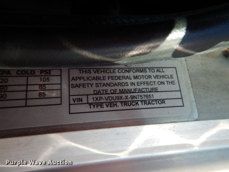 image for item DJ8102 2009 Peterbilt 384  semi truck