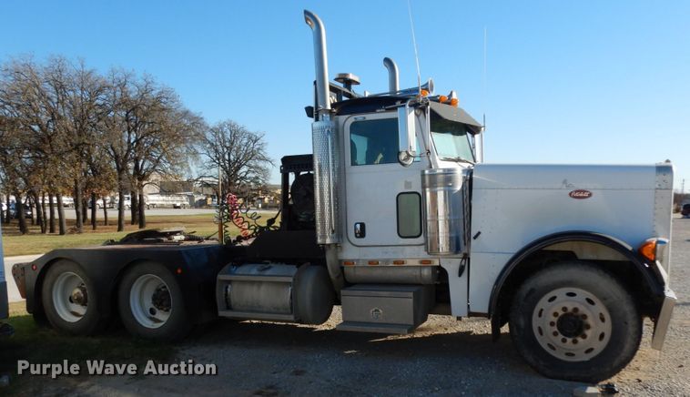 image for item DJ8104 2005 Peterbilt 379  winch truck