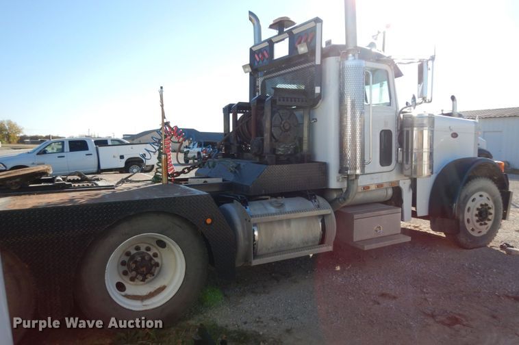 image for item DJ8104 2005 Peterbilt 379  winch truck