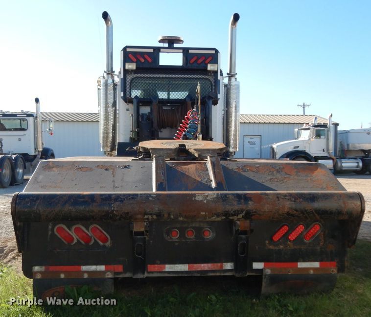 image for item DJ8104 2005 Peterbilt 379  winch truck