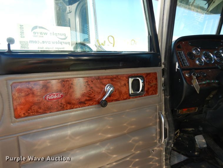 image for item DJ8104 2005 Peterbilt 379  winch truck