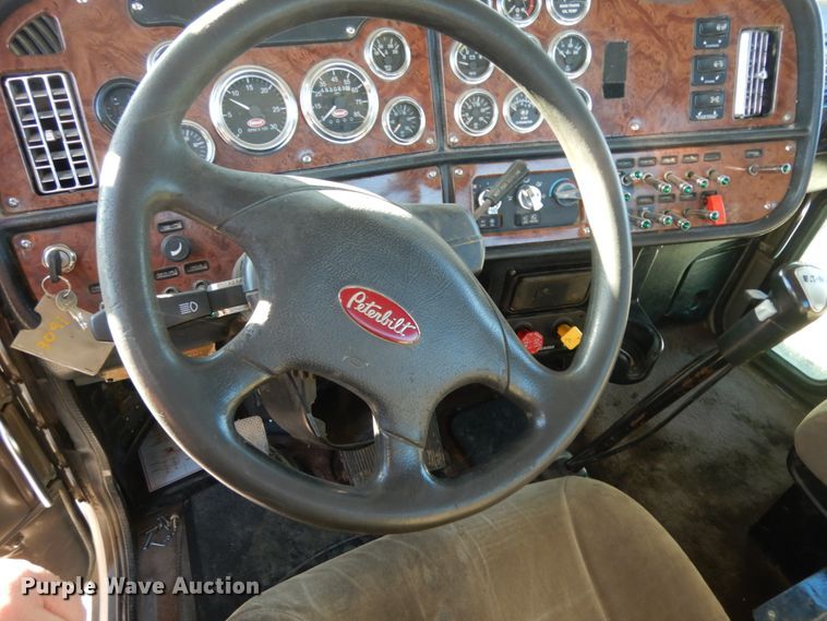 image for item DJ8104 2005 Peterbilt 379  winch truck