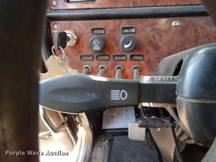 image for item DJ8104 2005 Peterbilt 379  winch truck