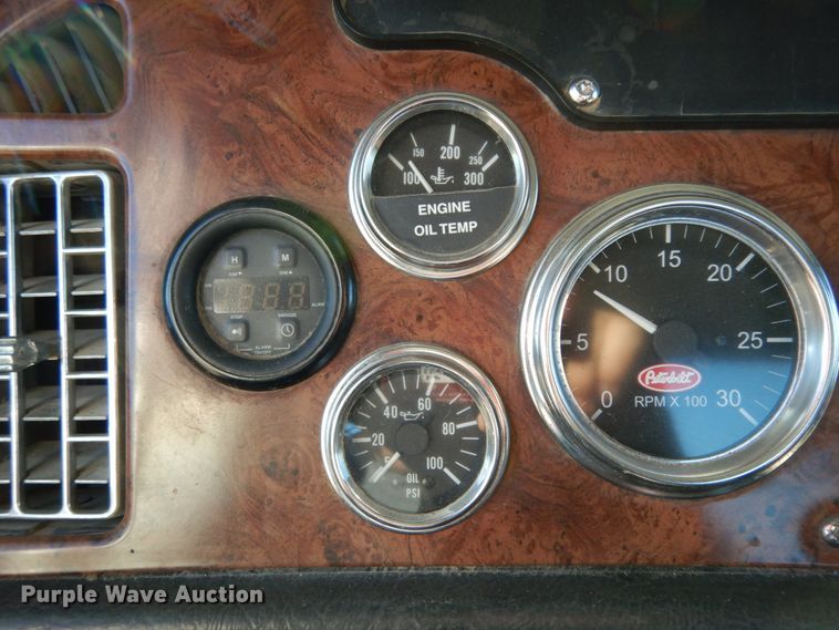 image for item DJ8104 2005 Peterbilt 379  winch truck