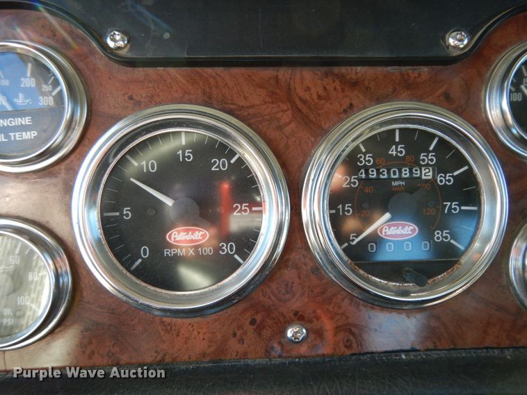 image for item DJ8104 2005 Peterbilt 379  winch truck