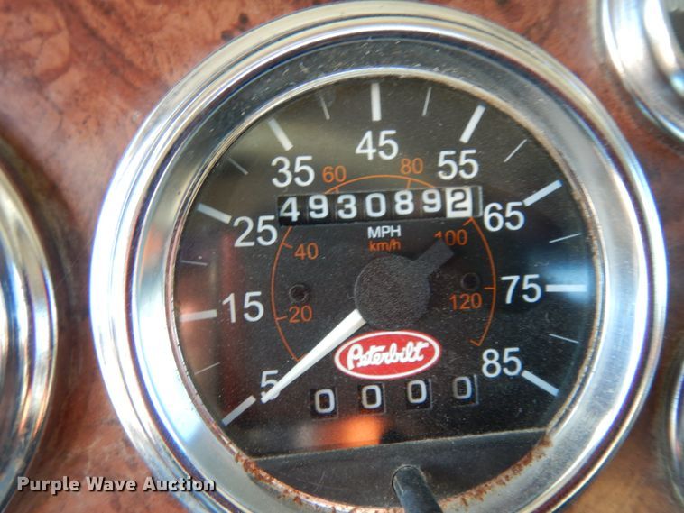 image for item DJ8104 2005 Peterbilt 379  winch truck