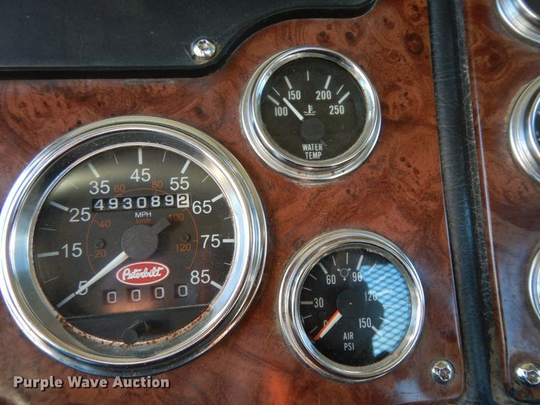 image for item DJ8104 2005 Peterbilt 379  winch truck