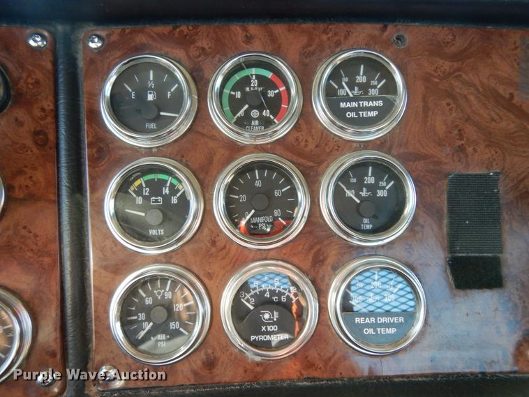 image for item DJ8104 2005 Peterbilt 379  winch truck