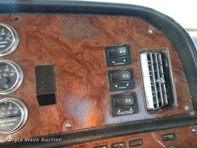 image for item DJ8104 2005 Peterbilt 379  winch truck