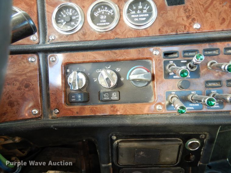 image for item DJ8104 2005 Peterbilt 379  winch truck