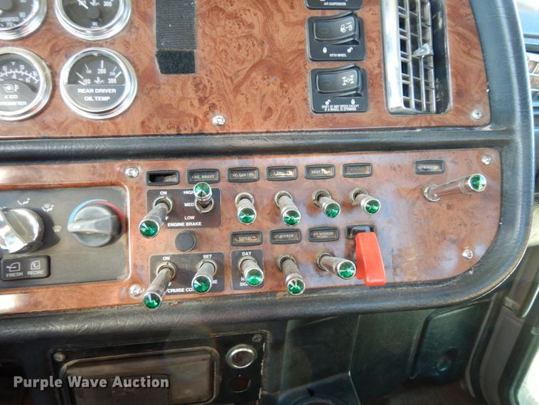 image for item DJ8104 2005 Peterbilt 379  winch truck