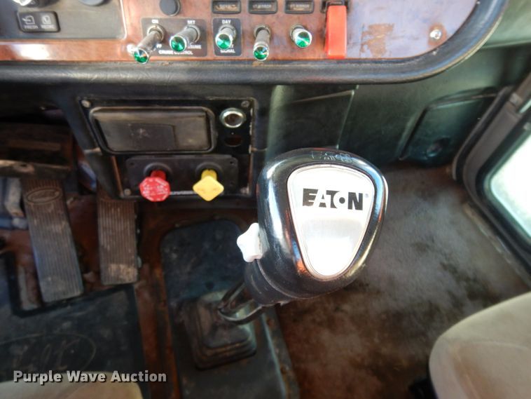 image for item DJ8104 2005 Peterbilt 379  winch truck