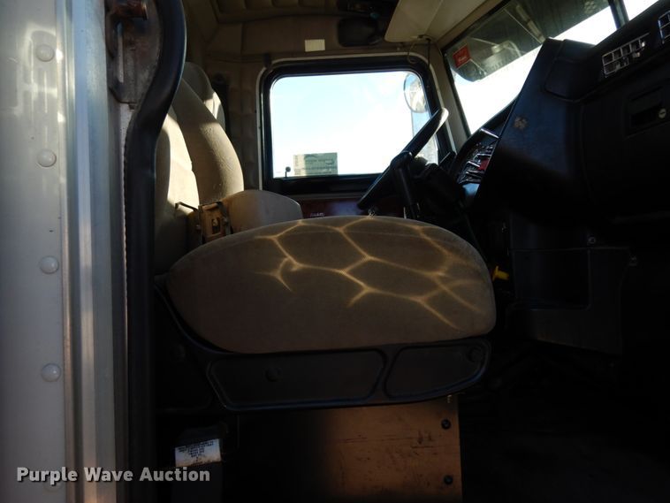 image for item DJ8104 2005 Peterbilt 379  winch truck