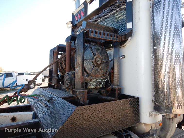 image for item DJ8104 2005 Peterbilt 379  winch truck