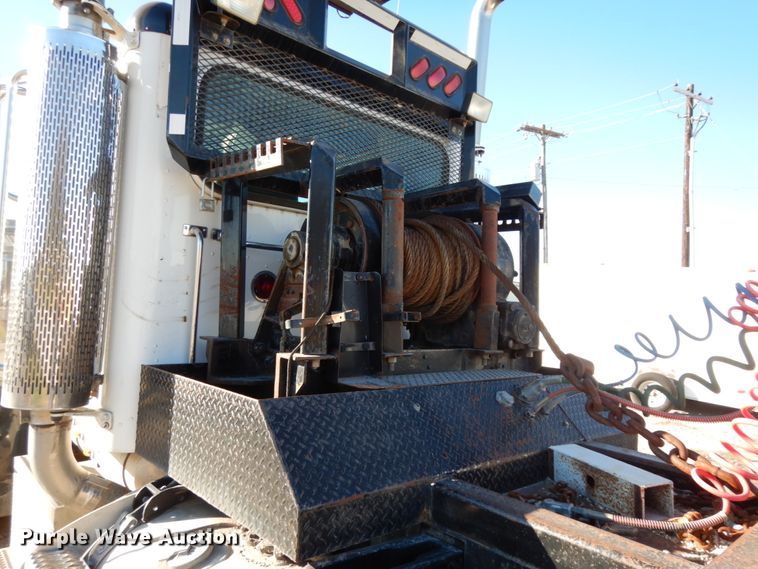 image for item DJ8104 2005 Peterbilt 379  winch truck
