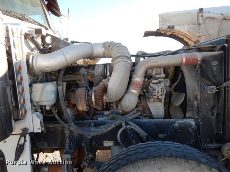 image for item DJ8104 2005 Peterbilt 379  winch truck