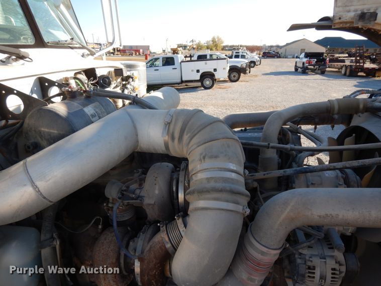 image for item DJ8104 2005 Peterbilt 379  winch truck