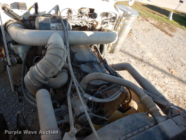 image for item DJ8104 2005 Peterbilt 379  winch truck