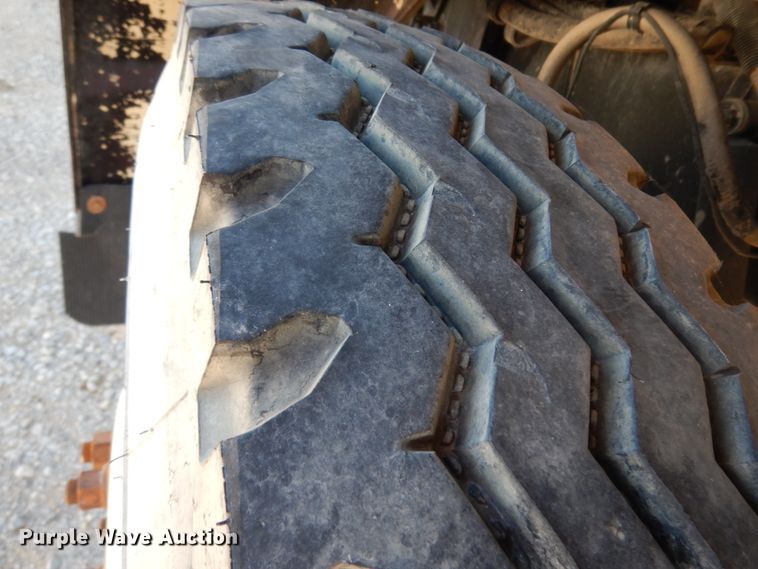 image for item DJ8104 2005 Peterbilt 379  winch truck