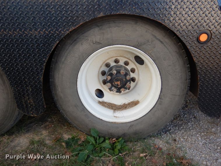 image for item DJ8104 2005 Peterbilt 379  winch truck