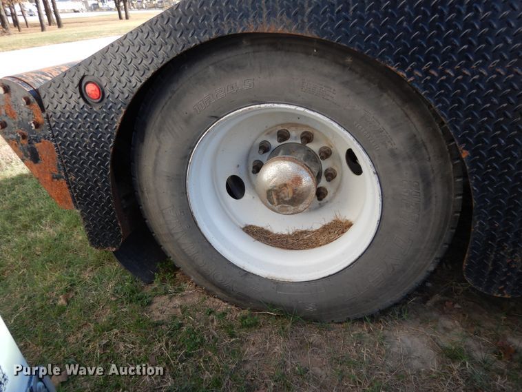 image for item DJ8104 2005 Peterbilt 379  winch truck