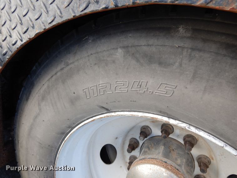 image for item DJ8104 2005 Peterbilt 379  winch truck