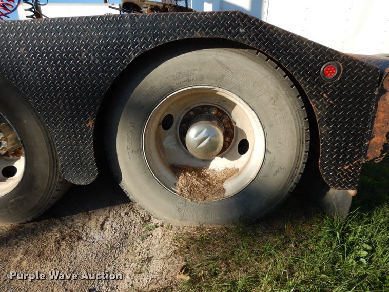 image for item DJ8104 2005 Peterbilt 379  winch truck