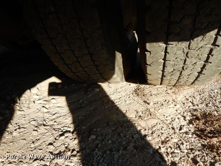 image for item DJ8104 2005 Peterbilt 379  winch truck