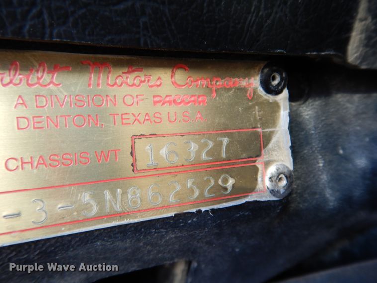 image for item DJ8104 2005 Peterbilt 379  winch truck